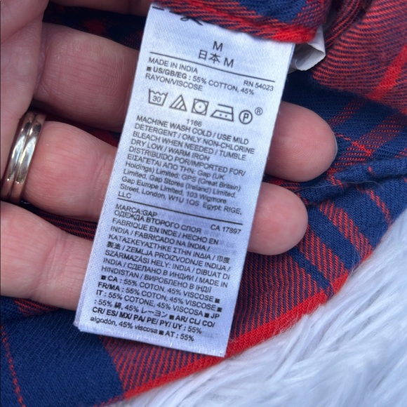 GAP Women’s Red and Navy Blue Flannel Button Down Shirt Size Medium - Picture 10 of 13